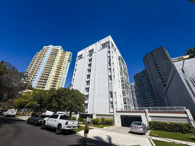 Brickell 25 Condo photo 2